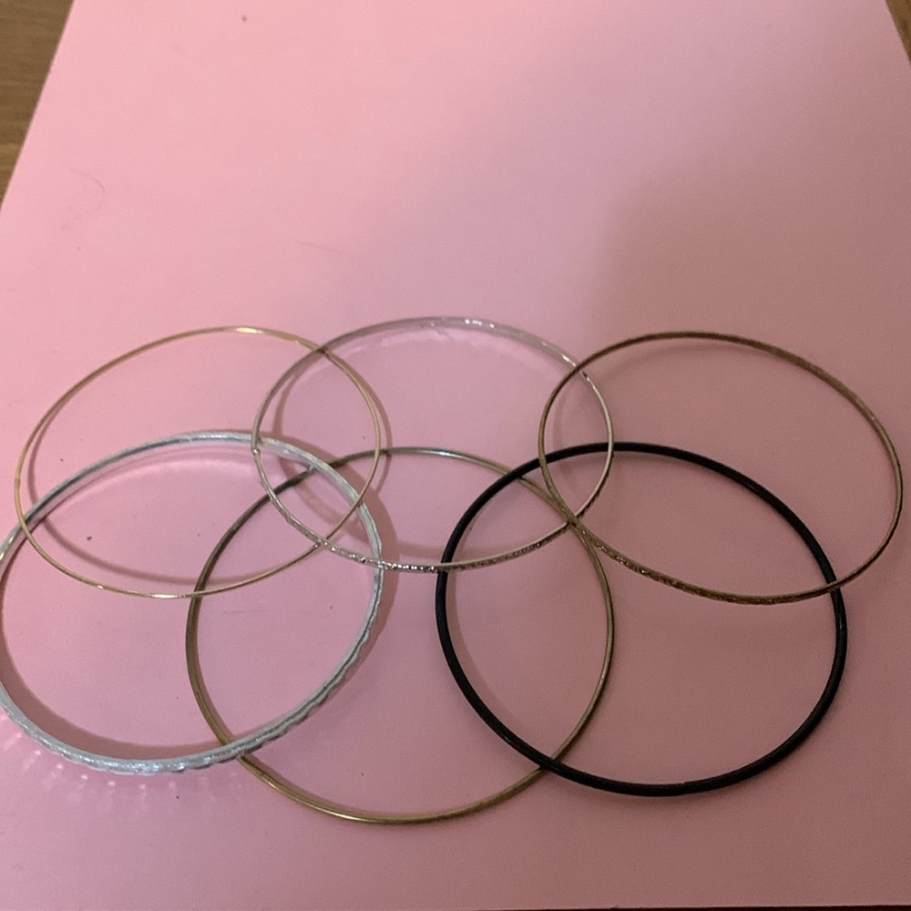 Six bangle bracelets - Picture 5 of 5